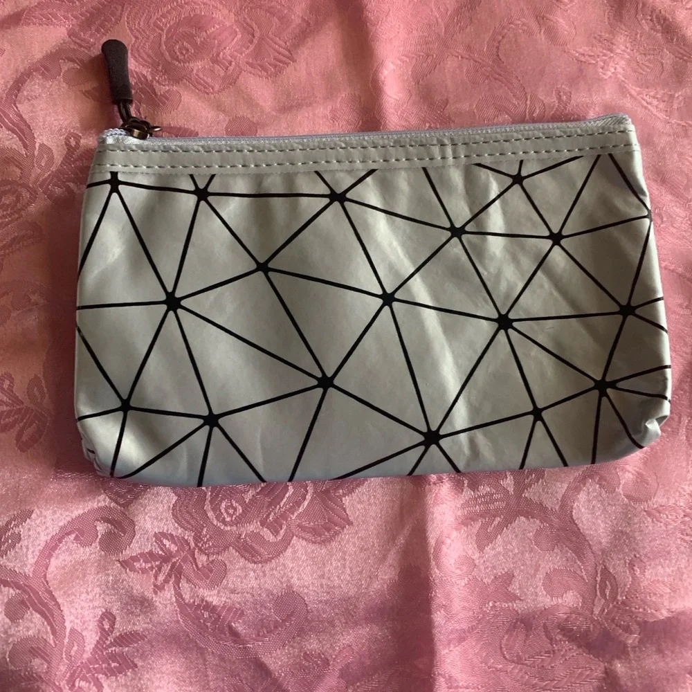 Geometric Black and Gray Pouch Set
